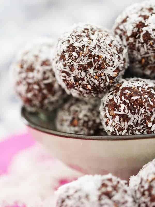 Nut Free Chocolate Bliss Balls - Mama Loves to Cook