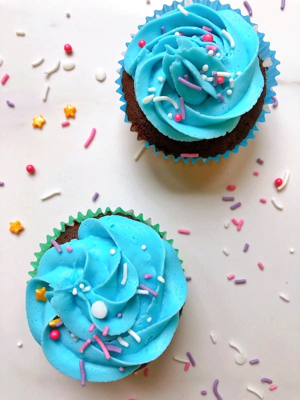 frosted chocolate cupcakes