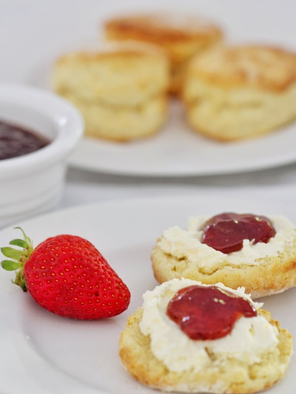  English Scones with strawberry jam on topping
