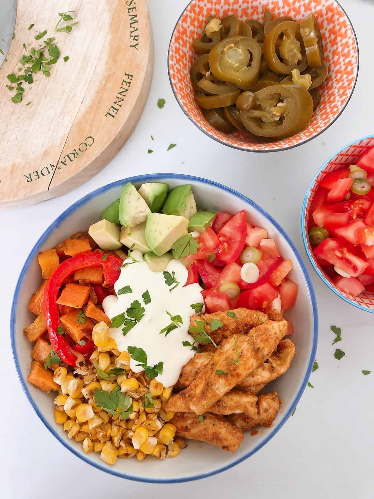 Chicken Fajita Bowls - Mama Loves to Cook