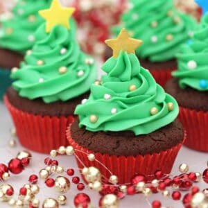 Easy Christmas Tree Cupcakes.