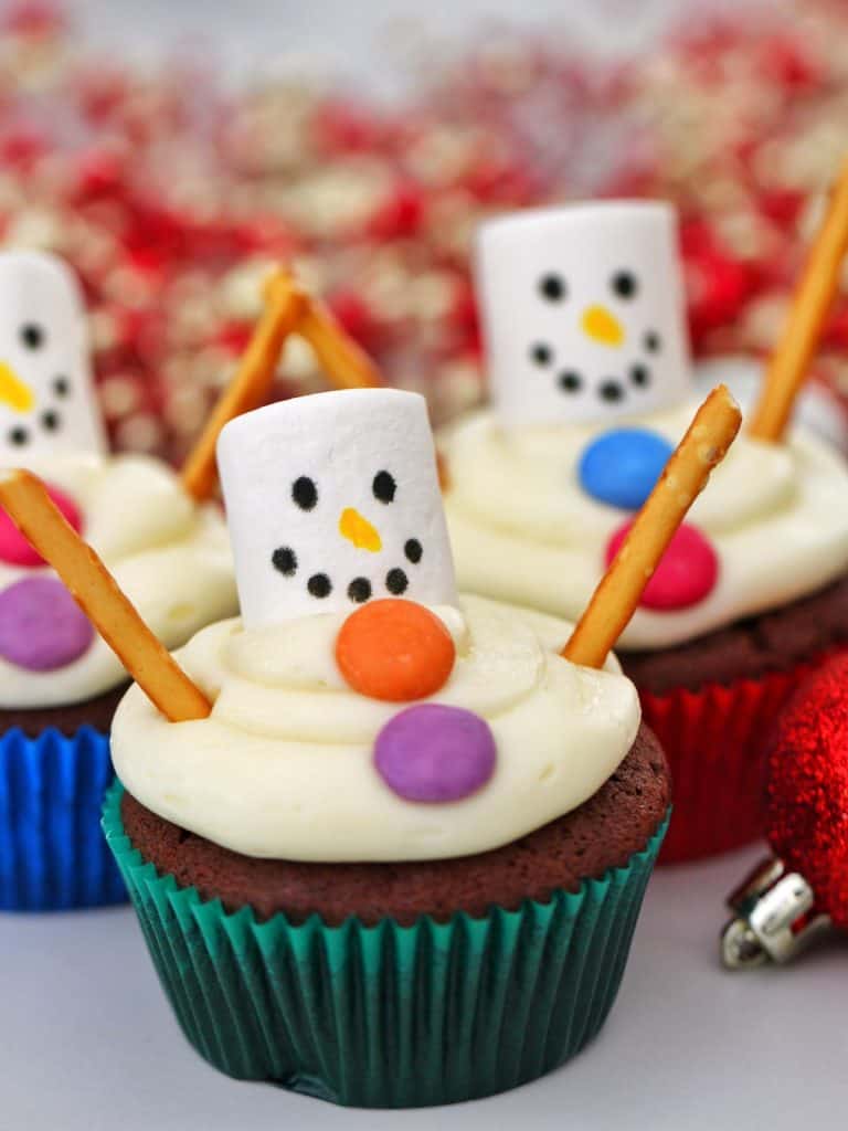 Cute snowman cupcakes
