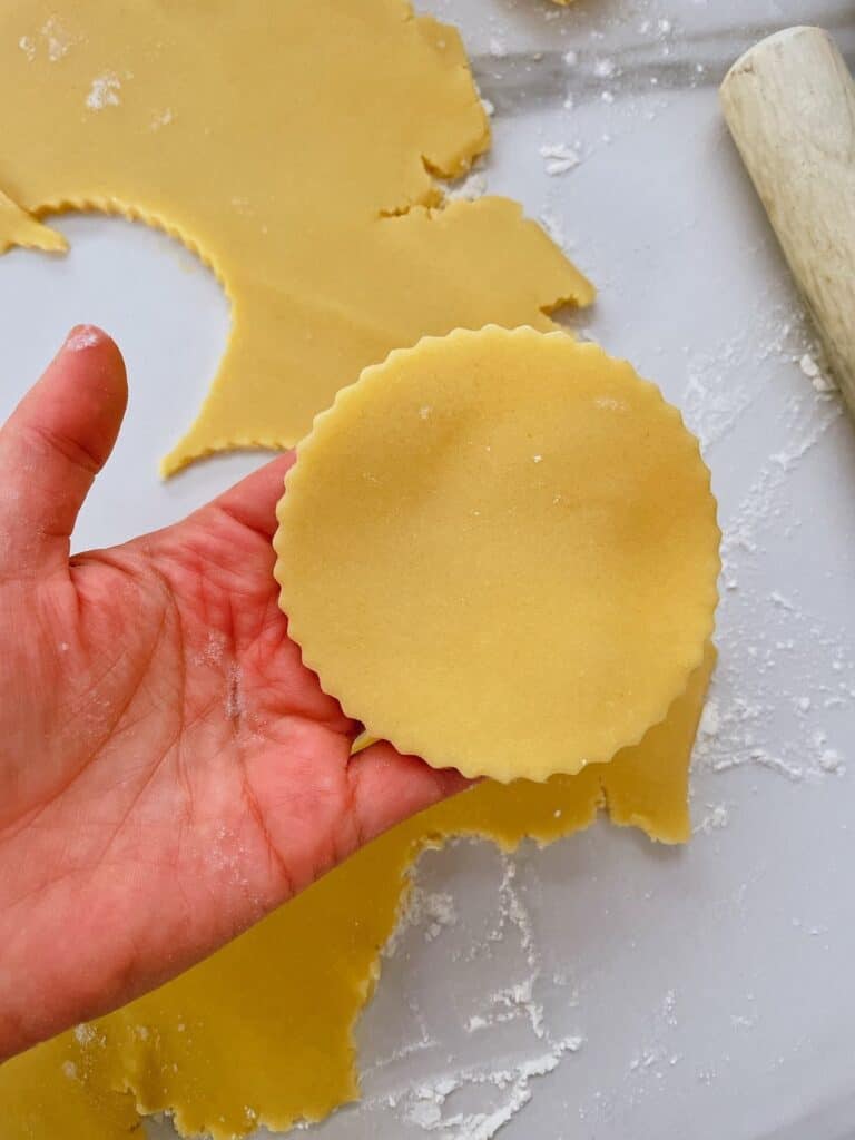 cut out pastry to round shape
