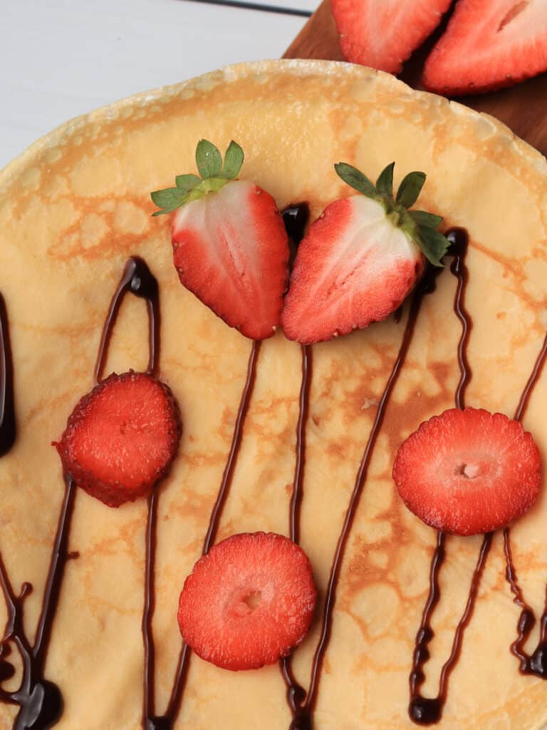 Thermomix crepe with chocolate sauce and strawberries